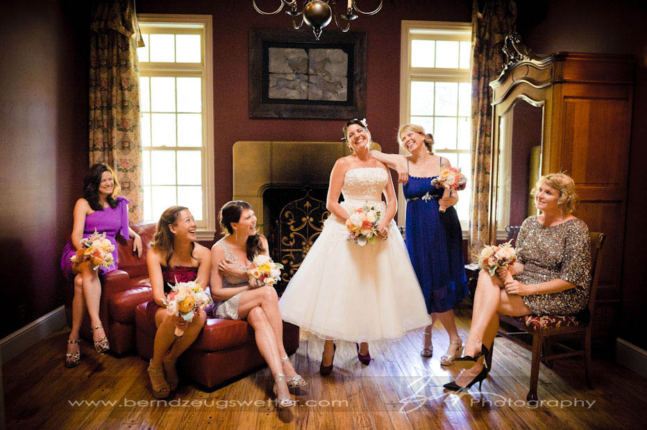fun group shot of bridal party at the Thomas Estate.